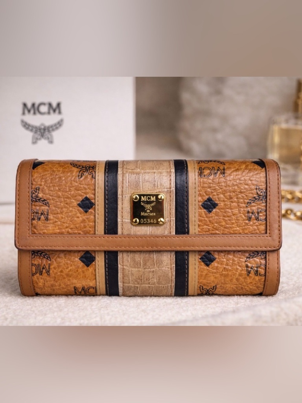 MCM Cognac Visetos
Bifold Wallet
Accent tan Stripe